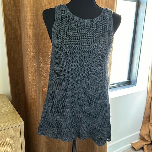 Ann Taylor S gray crochet and linen top EUC - Picture 2 of 5